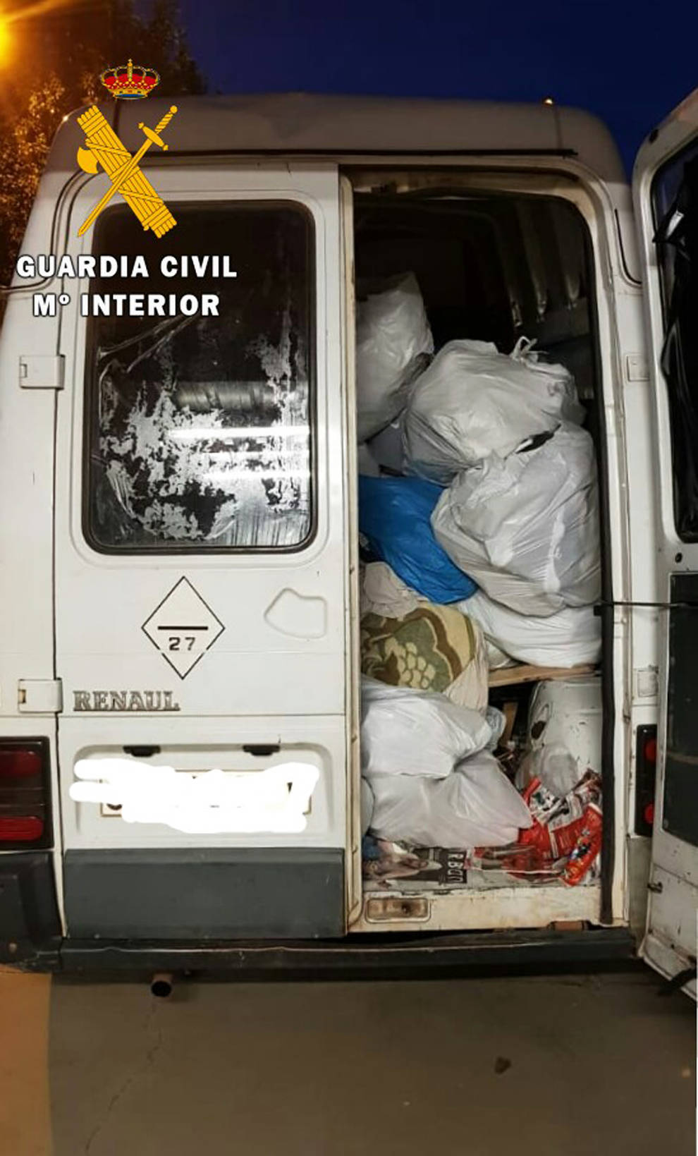 Confiscados 170 pares de zapatillas falsificados en un control preventivo en Tafalla