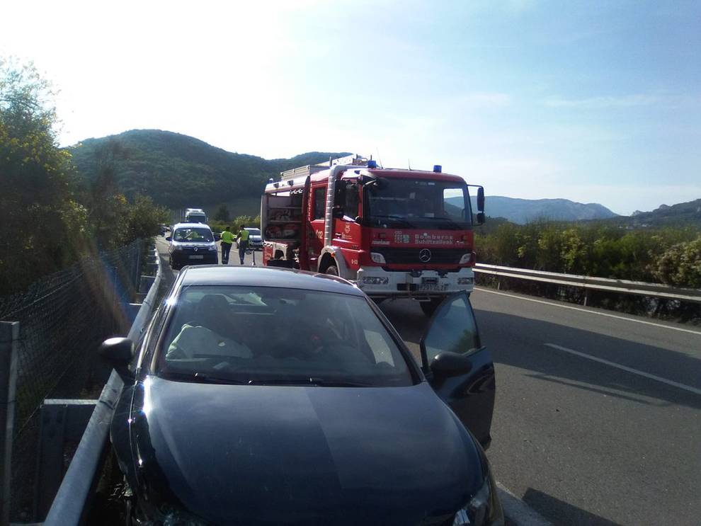 Una persona trasladada al CHN tras un accidente de tráfico en la AP-15