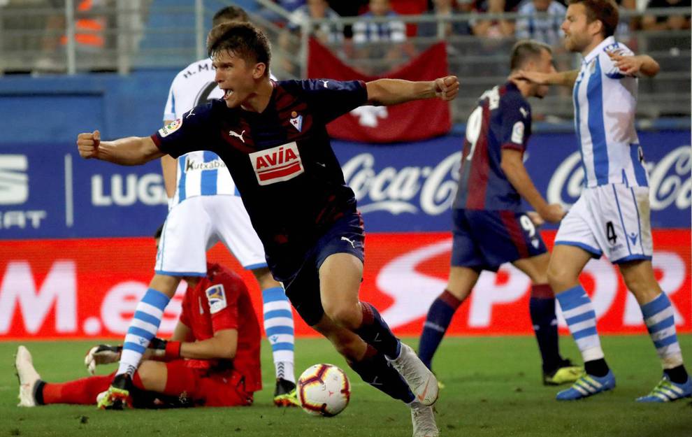 Cardona, celebrando un tanto (Foto: EFE).