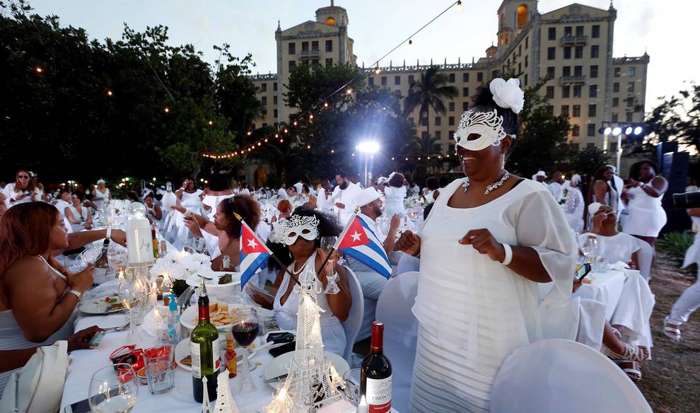  Dîner en blanc à La Havane: pique-nique français et ambiance américaine