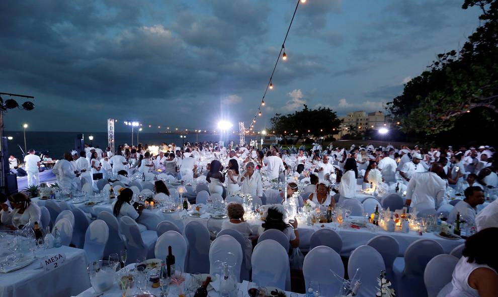  "Le Dîner en Blanc" viste de blanco a 500 comensales en La Habana