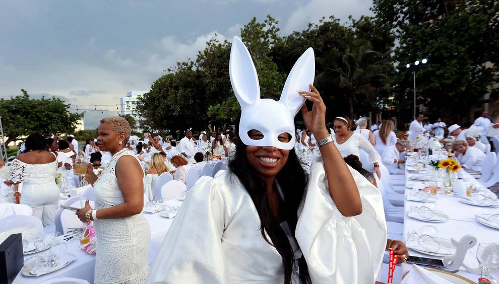  "Le Dîner en Blanc" viste de blanco a 500 comensales en La Habana