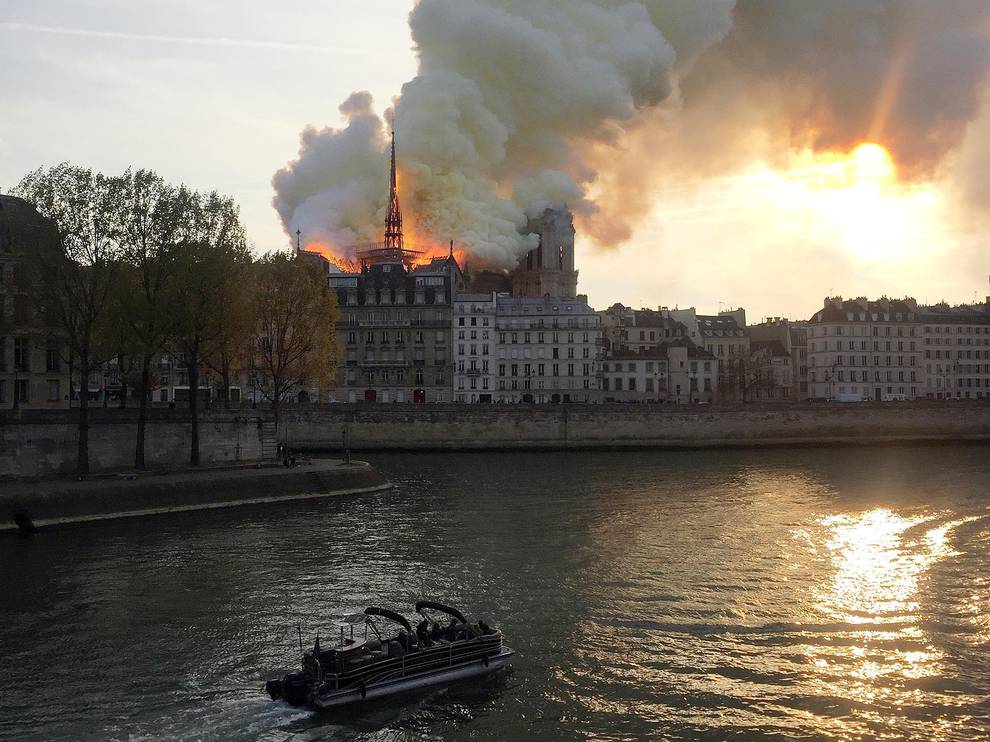 (4/10)-Incendio en la catedral Notre Dame de ParÃs-Internacional-