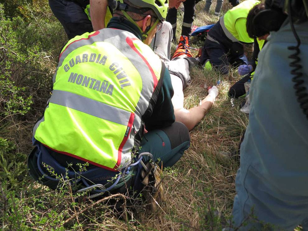 Herido un motorista tras sufrir un accidente en Nagore y caer por un barranco