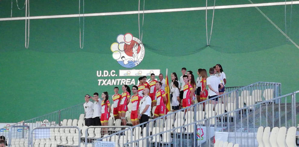 Cuatro medallas más para el botín de los patinadores navarros en el Europeo