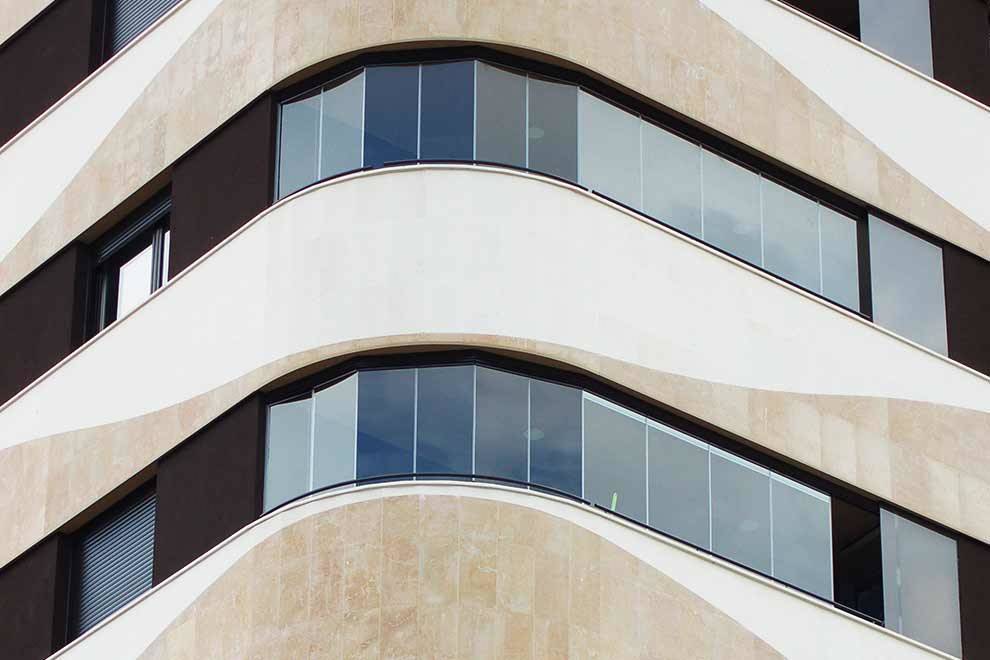 Echarri cortina curva