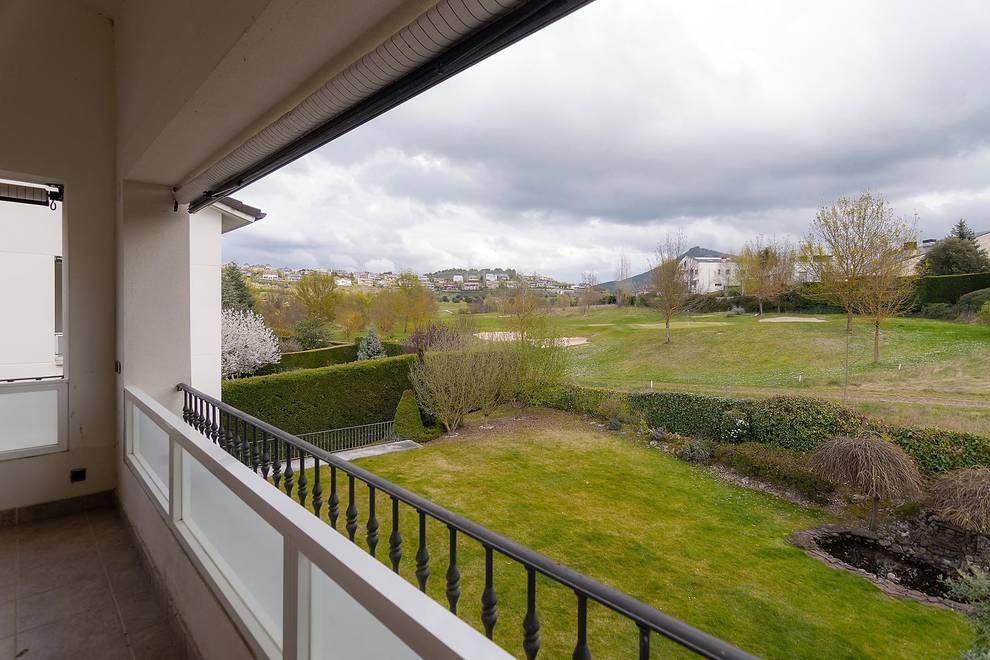 Gorráiz: vivir en el campo de golf con diseño y calidad