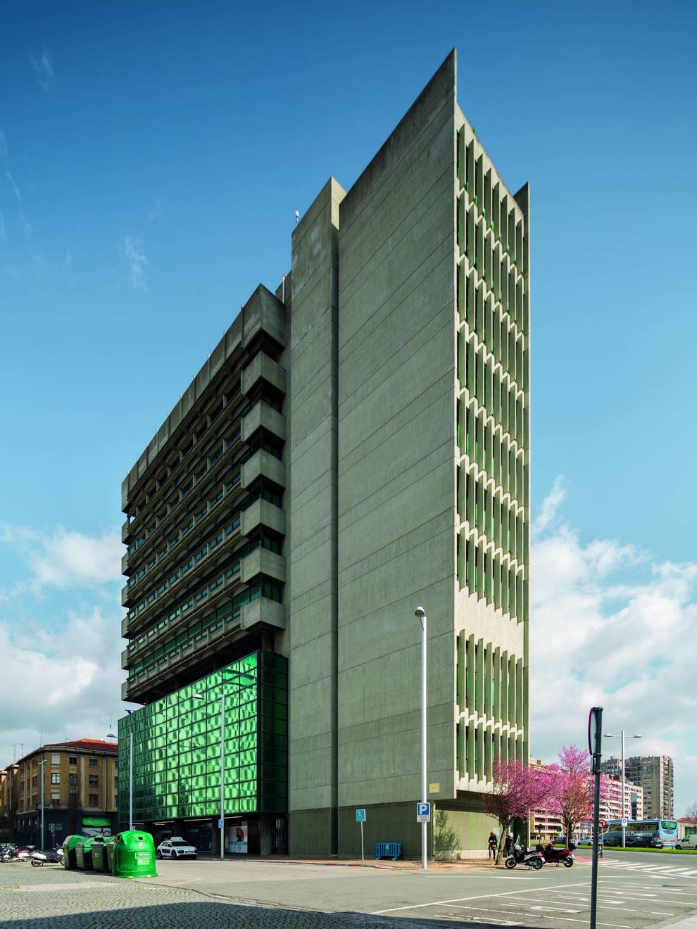 Edificio Caja Ahorros Municipal de Pamplona Noticias de Vivienda en