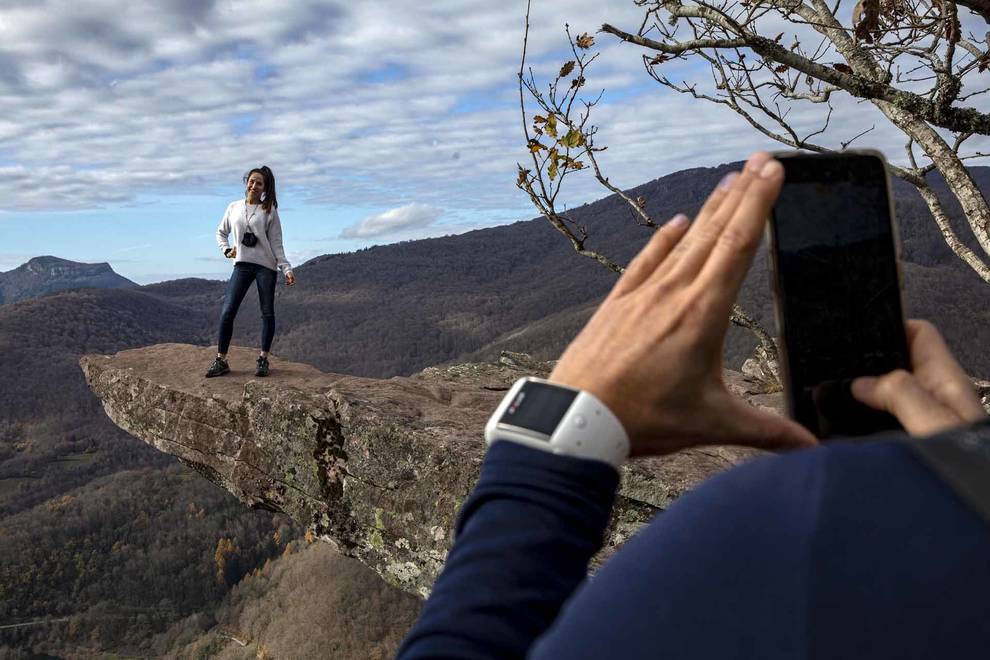 Fotos de visitantes en la cascada de Xorroxin, en el mirador de Zamariain y en el Cañón del río Ubagua. JESÚS CASO