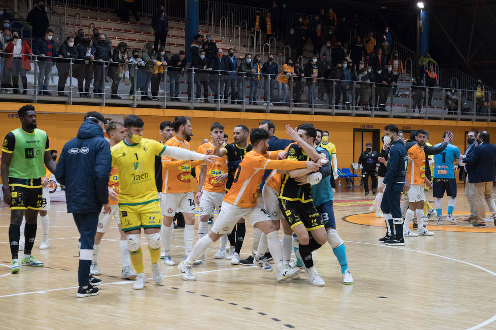 La victoria del Aspil-Jumpers termina con una tángana entre el público y jugadores del Jaén