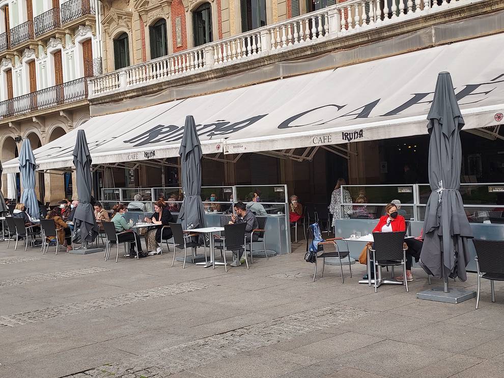 Terrazas a tope en el primer día del cierre del interior
