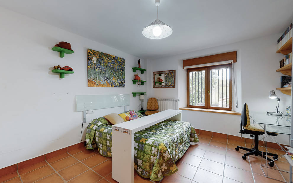Casa de piedra restaurada con terreno en Endériz