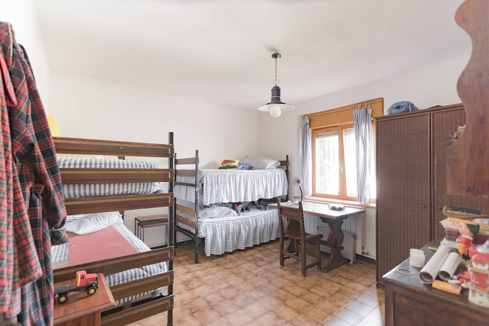 Casa de piedra restaurada con terreno en Endériz