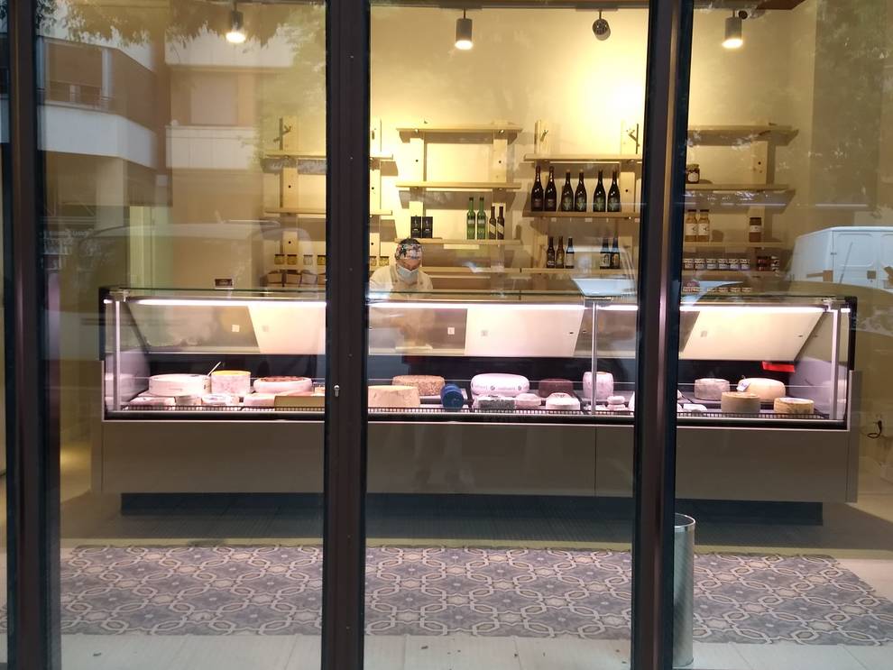 Panes L'Atelier abre en Iturrama una cava de quesos