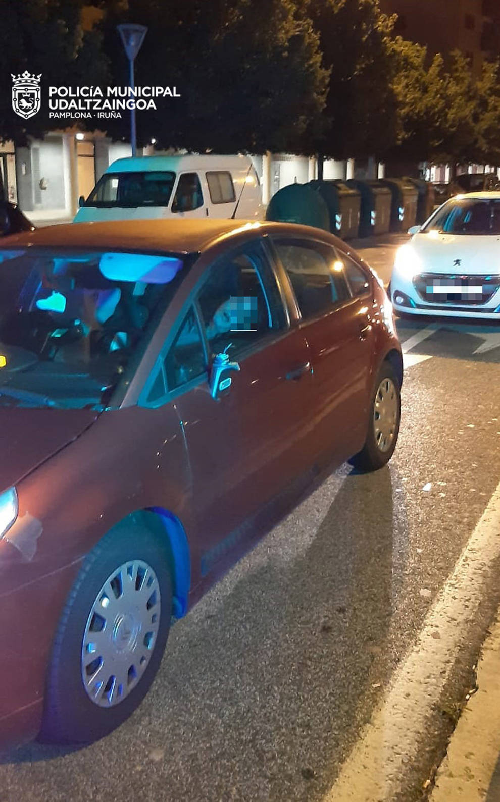 Un conductor se queda dormido en un semáforo en verde y da positivo en alcohol