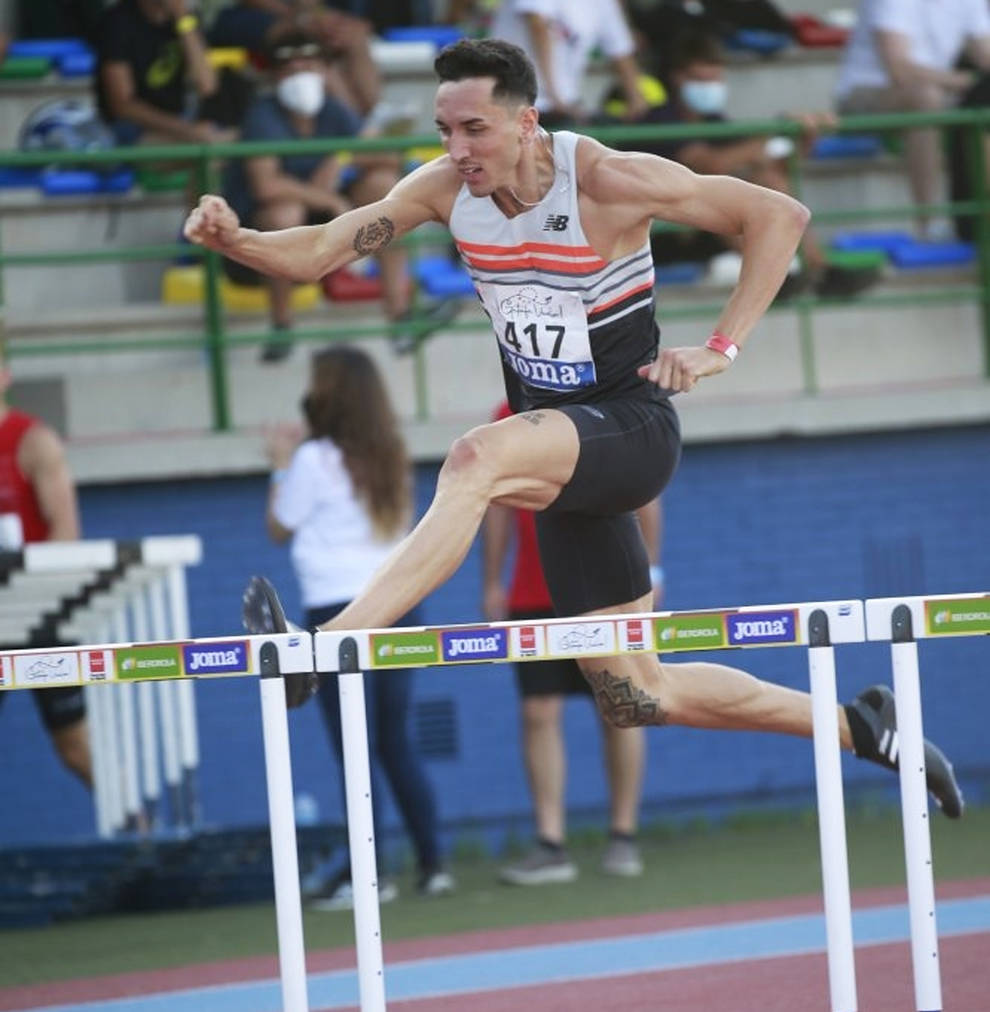 Adrián Vallés, subcampeón de España de pértiga en el regreso de Sergio Fernández