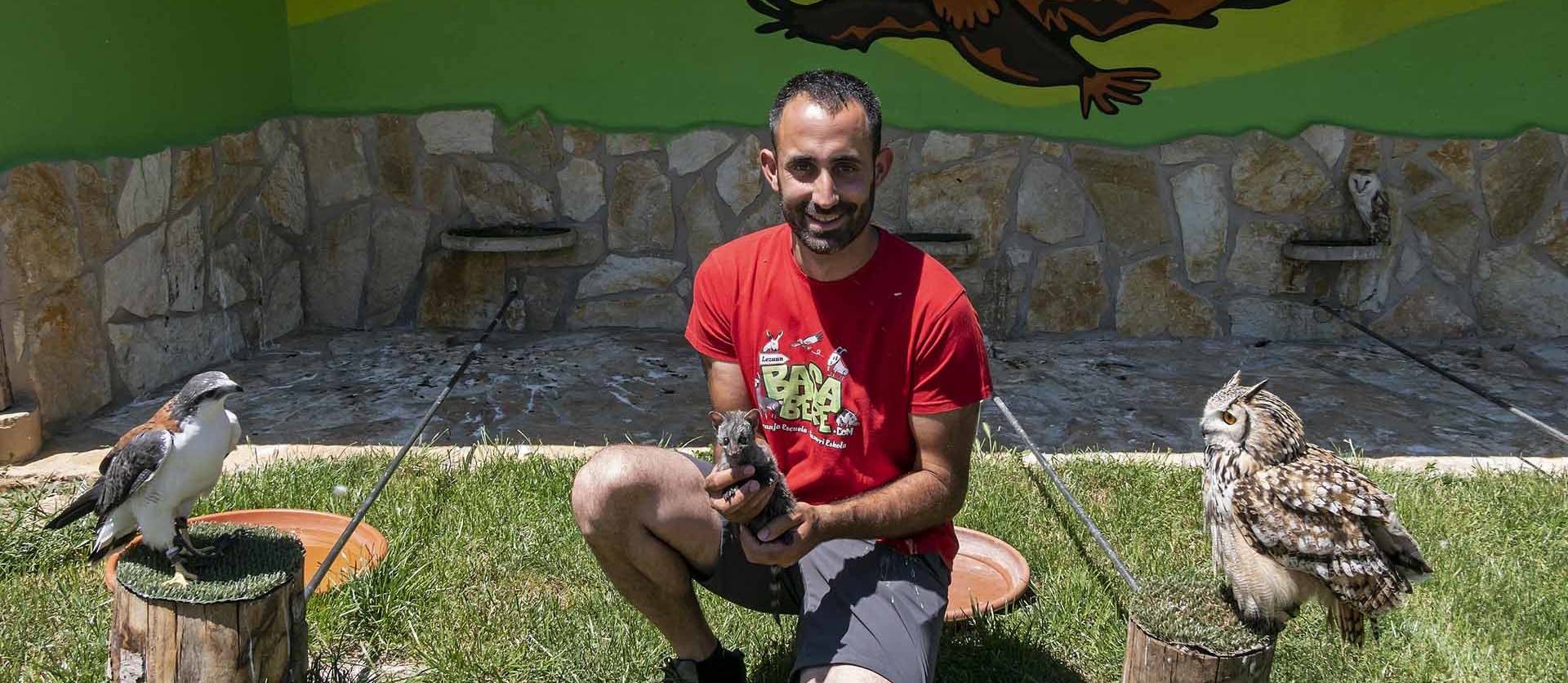 En el centro de Lezaun se acogen y se atienden animales en riesgo, abandono, maltrato o descomisados.