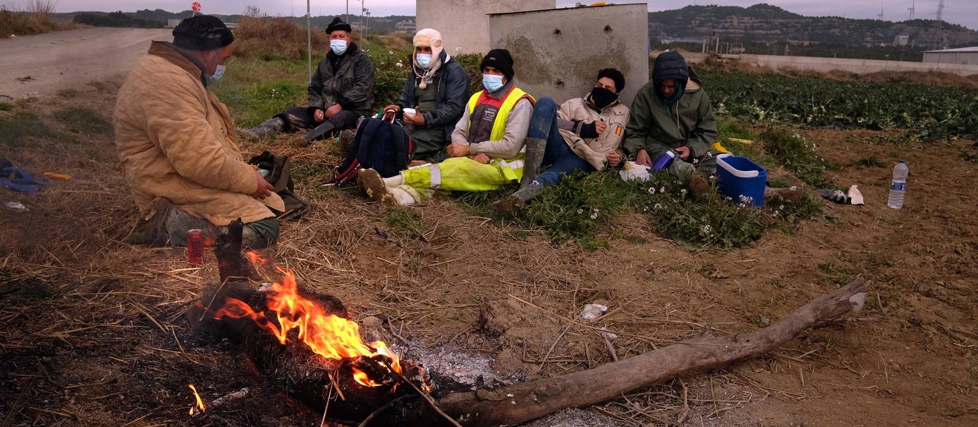 ¿Cómo está impactando la pandemia después de once meses? Durante un recorrido de norte a sur de Navarra, un ganadero, un taxista, dos hosteleros, un vendedor ambulante, un gasolinero y un temporero tratan de responder