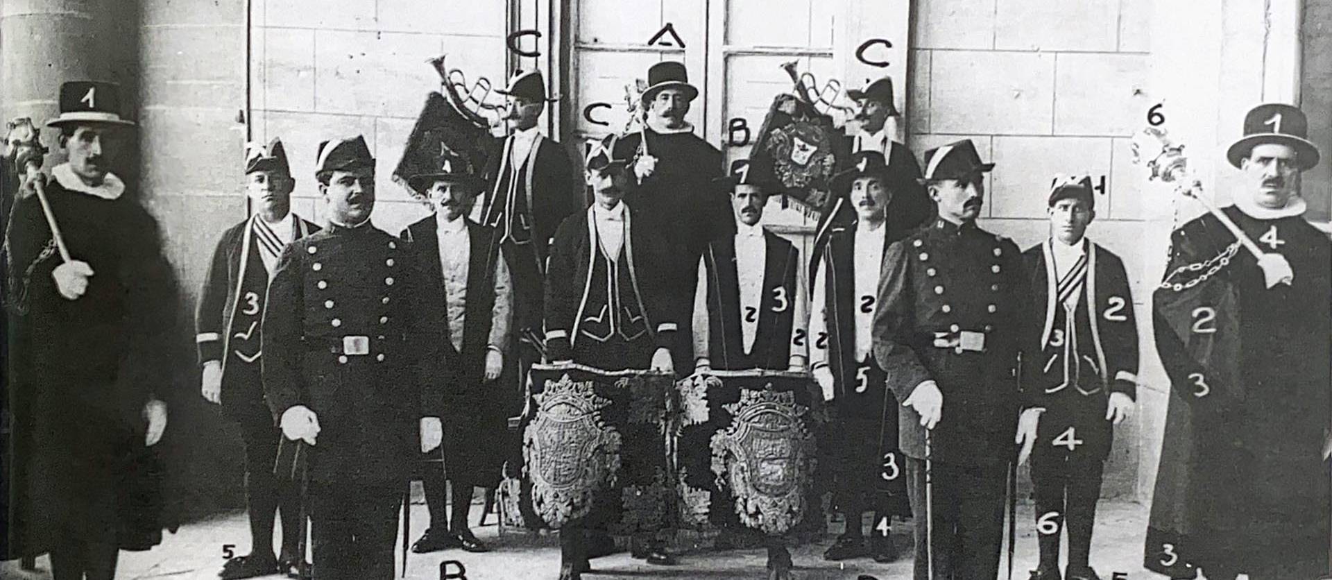 El libro recoge más de 500 años de las tradiciones y el ceremonial del Ayuntamiento de Pamplona.