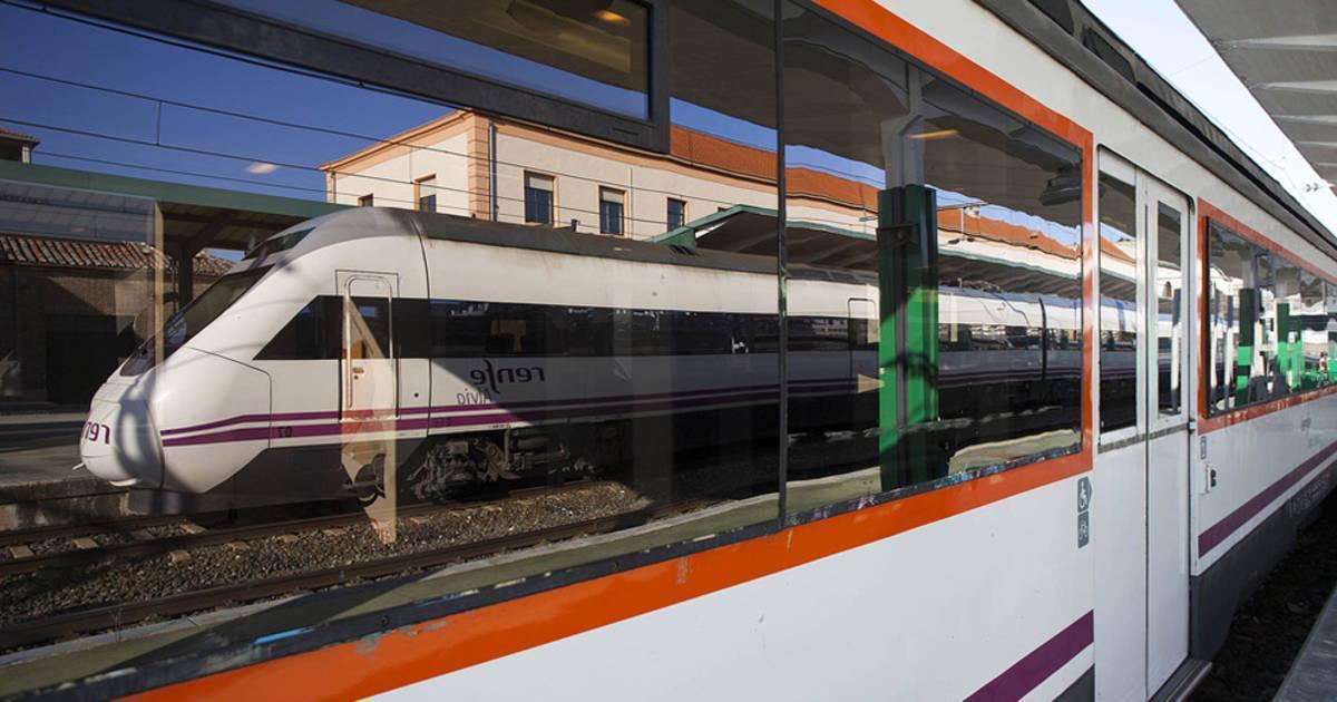 Renfe Baja El Billete De Preferente Pero Suprime La Comida Noticias De Sociedad En Diario De Navarra