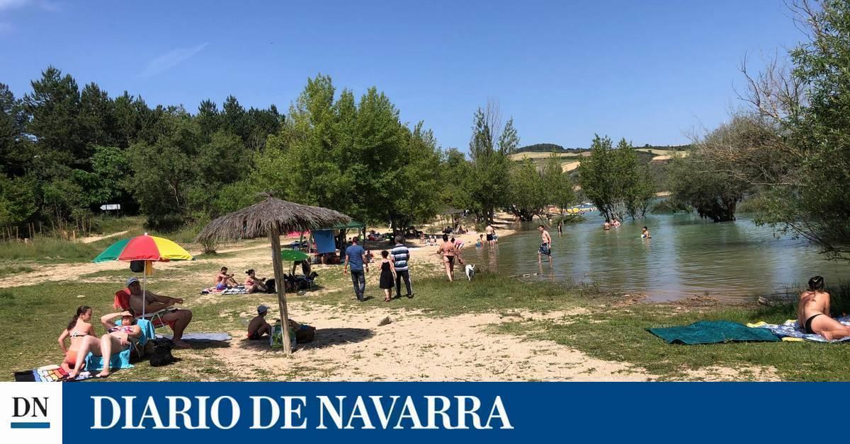 Decenas de coches hacen cola para llegar al párking del embalse de Alloz en Lerate - Vimarsana News